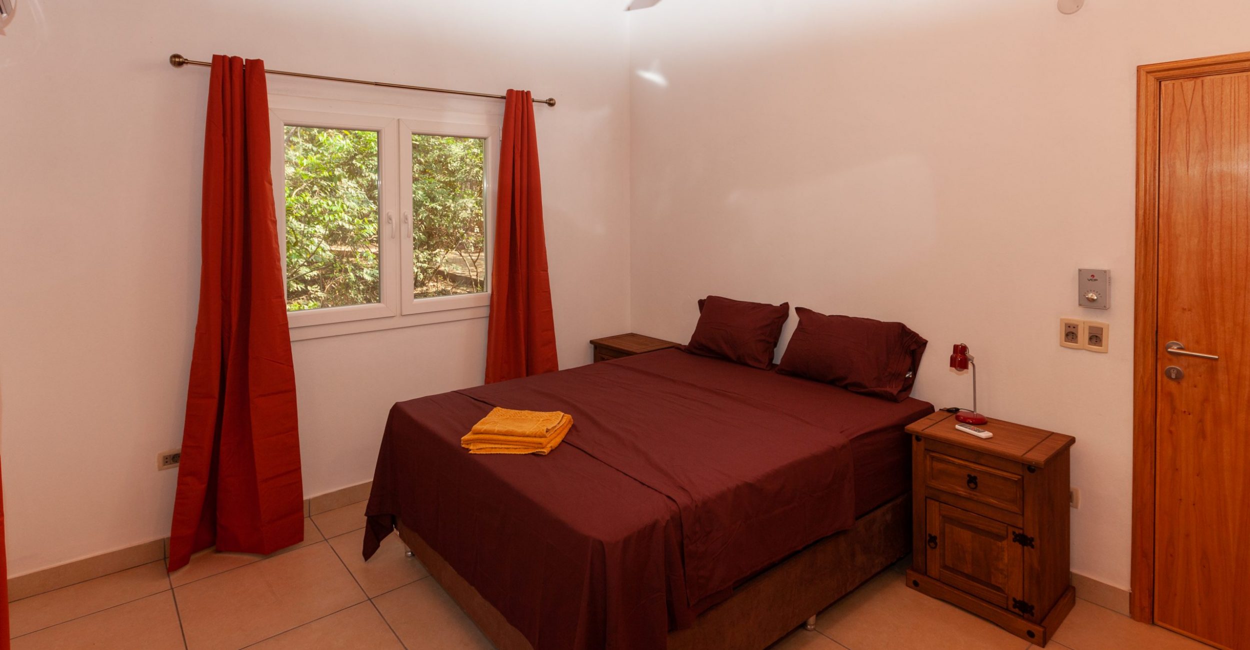 Waldhaus Eden rotes Schlafzimmer Waldhaus Eden rotes Schlafzimmer